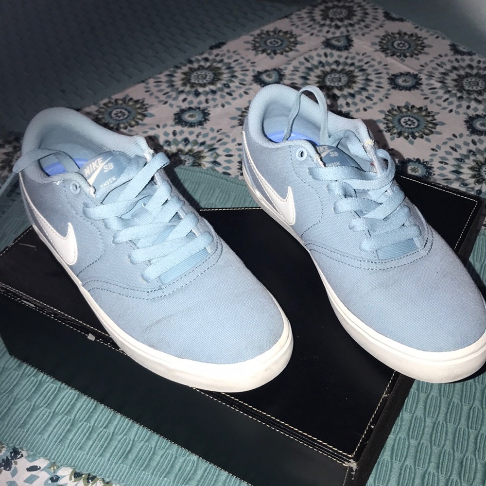 Nike women skate shoe size 7